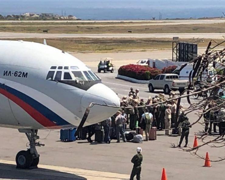 Пристигането на руските военни самолети във Венецуела породи поредното напрежение между Москва и Вашингтон